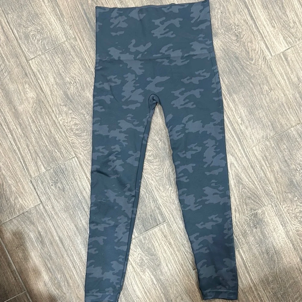 SPANX Black and Gray Leggings High-Waisted Seamless Fit